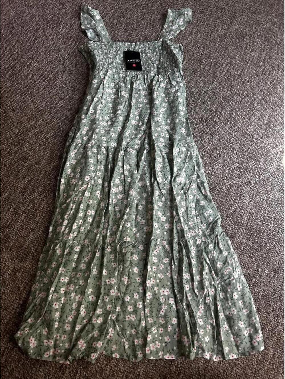 Amazon floral and sage peasant dress - size medium new with tags